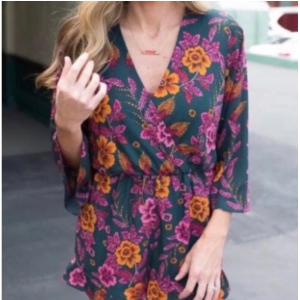 Everly Women's Floral Romper Dress Size M Green Long Sleeve V-Neck‎